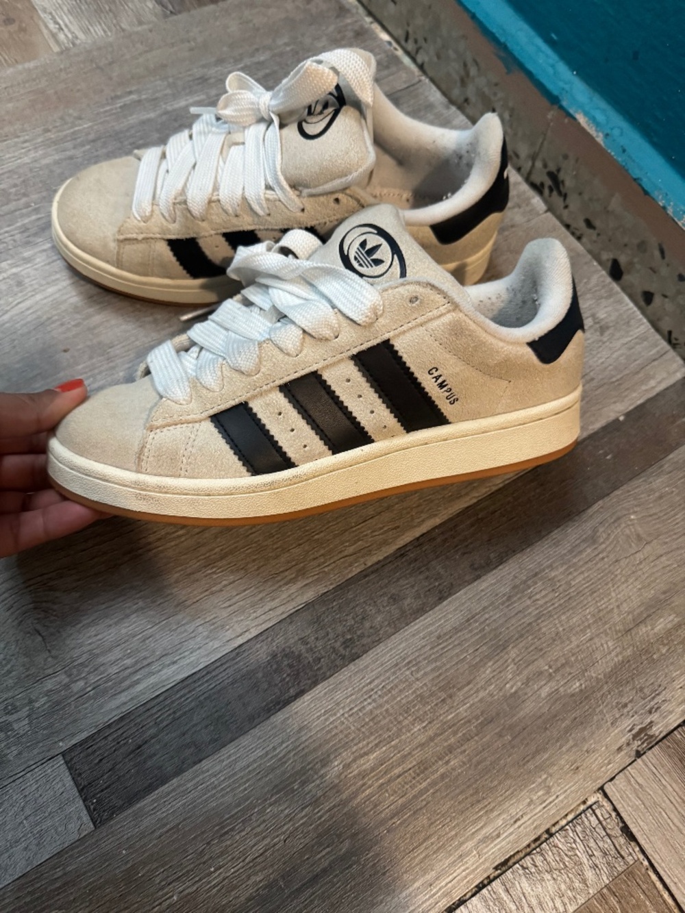 Adidas sneaker women size 8